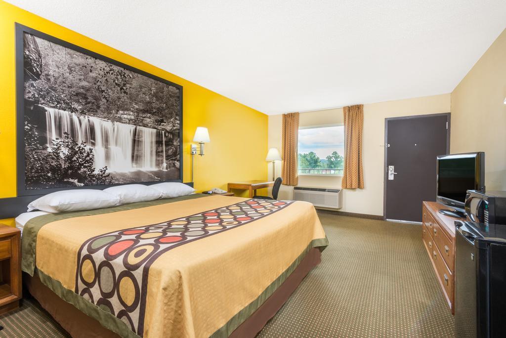 Super 8 By Wyndham Williamsburg Motel Exterior photo